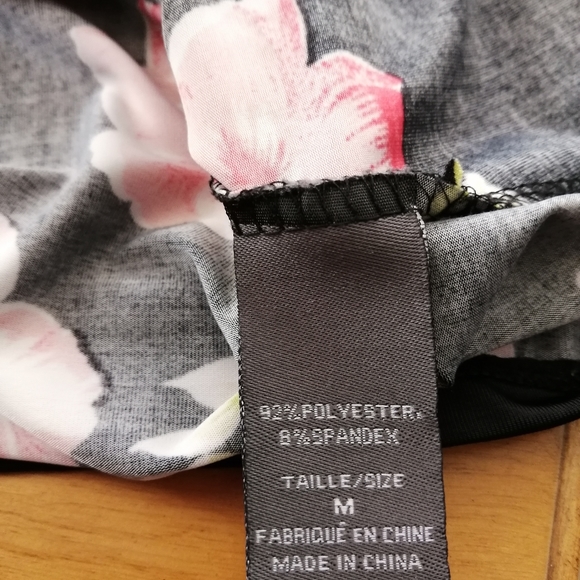 3 FOR THE PRICE OF ONE - Lot of 3 Suzy Shier tops - Picture 3 of 7